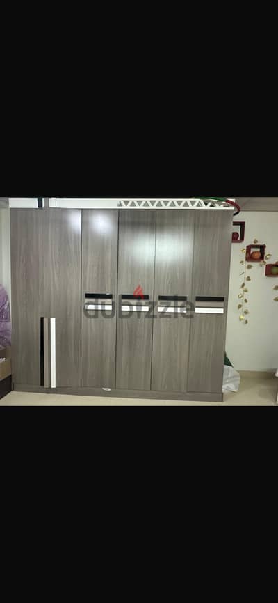 Cupboard with 6 doors