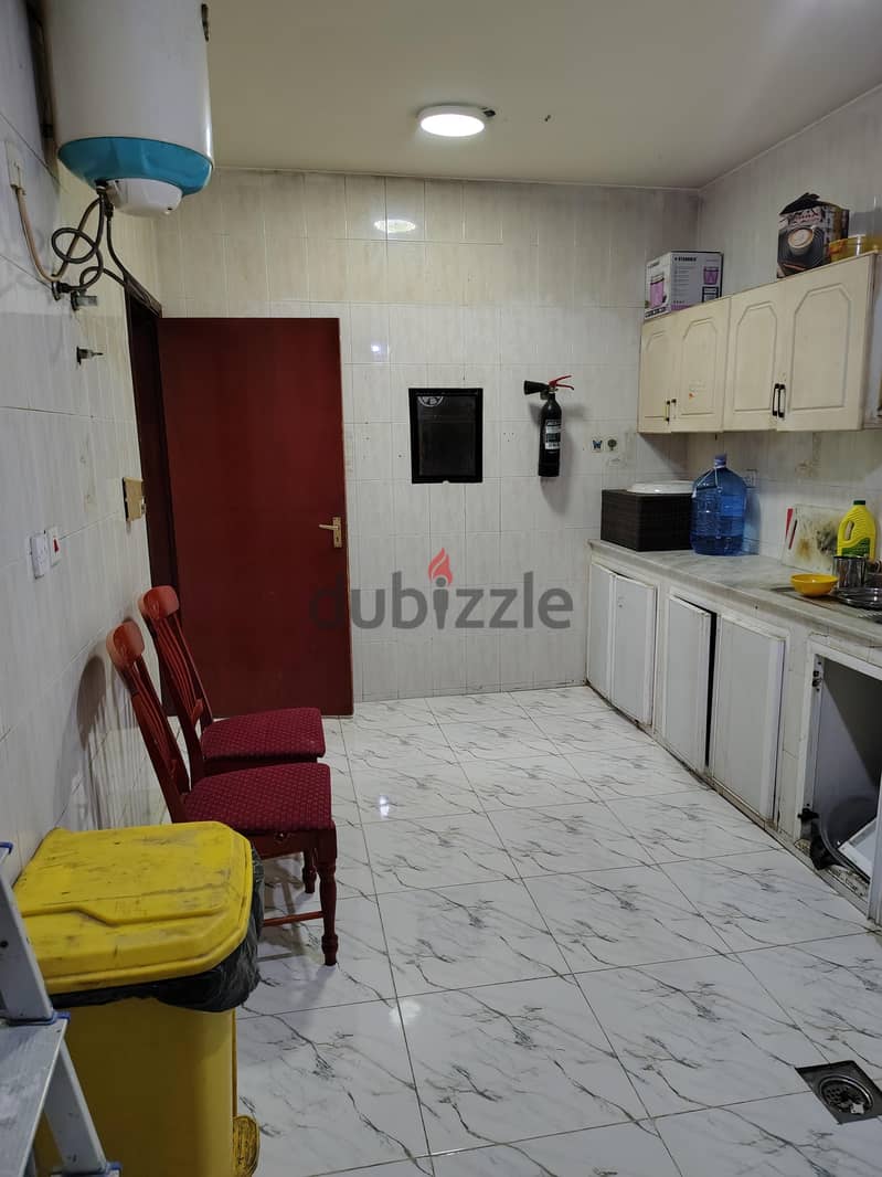 bed space available al khuwair 33 5