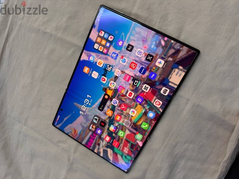 Huawei Mate XT Trifold Ultimate Edition 16gb 1TB. Excellent Condition. 8