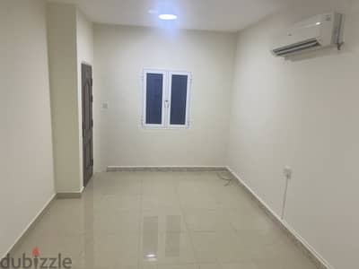 استوديو غرفه بحمام ومطبخ الخوير٣٣جنب مسجد سعيد بن تيمور شامل بنتهاوس