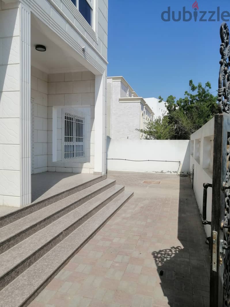 فيلا تجارية بموقع حيوي في العذيبة -Prime Independent Commercial Villa on Street 48, Al Azaiba 2