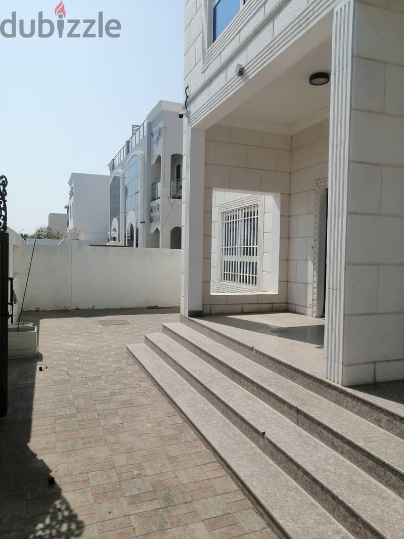 فيلا تجارية بموقع حيوي في العذيبة -Prime Independent Commercial Villa on Street 48, Al Azaiba 3