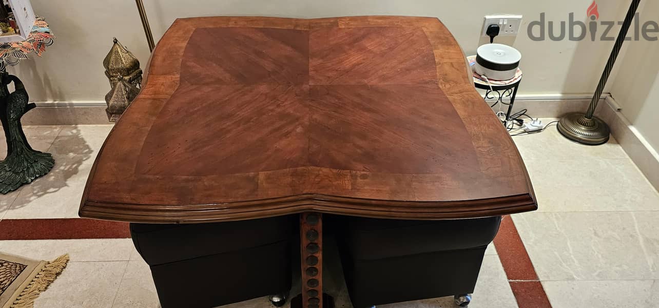 Table with 4 stools 1