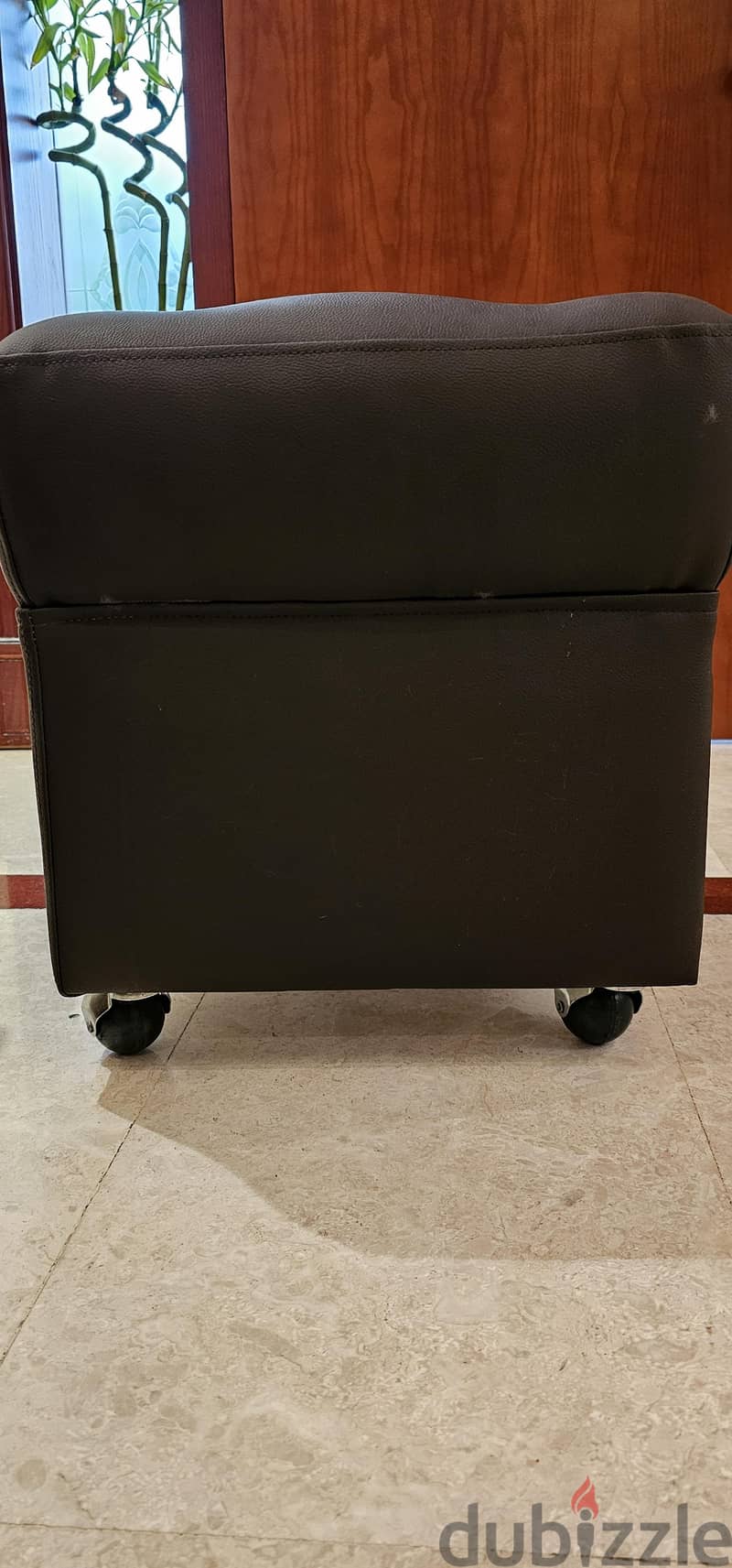 Table with 4 stools 3