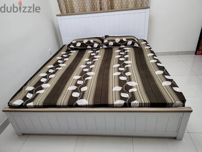 Bed and mattress 6 moths old, new one, king size 1