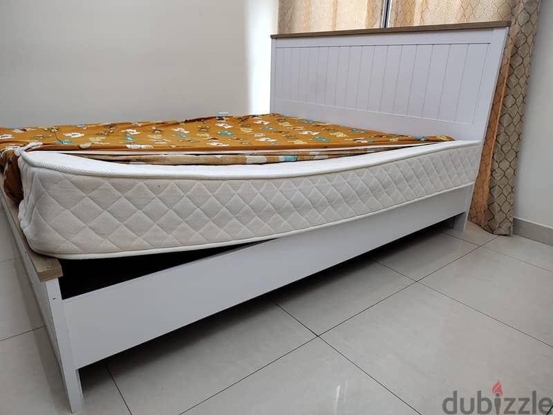 Bed and mattress 6 moths old, new one, king size 2