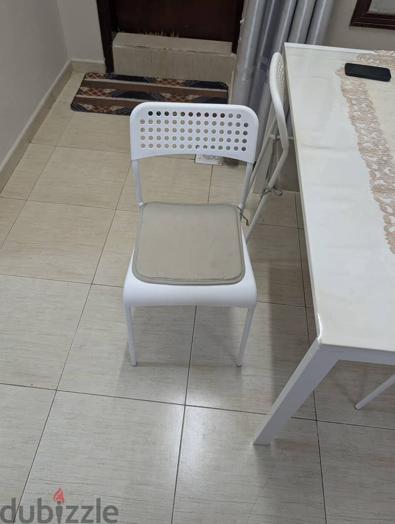 Dining Table With 4 Chairs 1