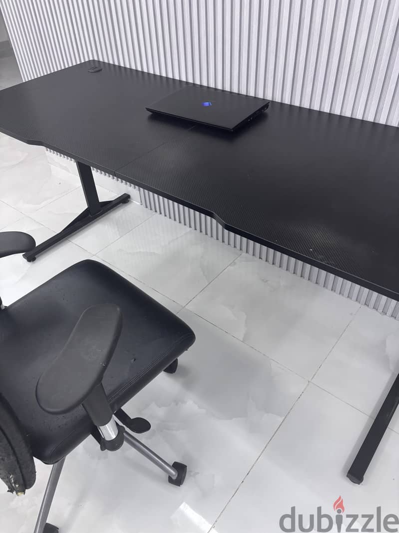 Desk طاولة الألعاب 1