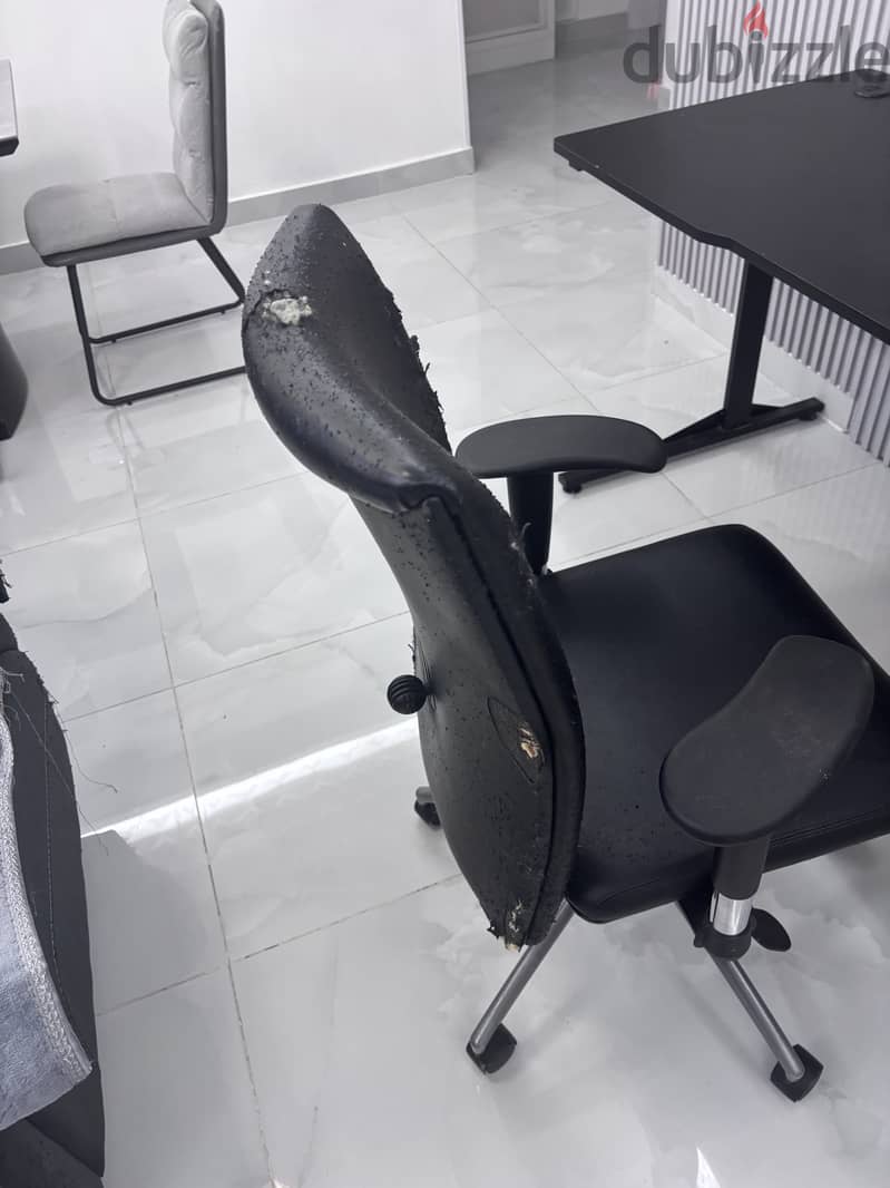 Desk طاولة الألعاب 2