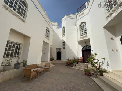 Spacious 4-Bedroom Villa In Qurum for Rent PPV296
