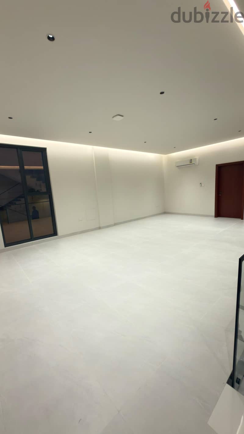 villa for rent in al mawaleh South /فيلا للايجار في الموالح الجنوبية 3
