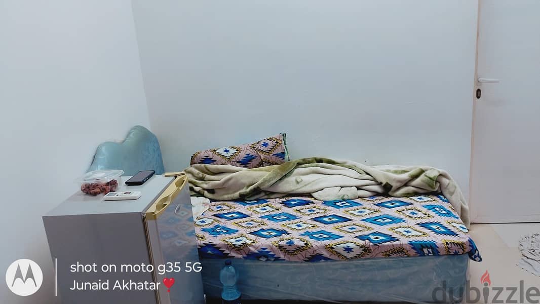 urgent Looking for a Friendly Room Sharing Partner / Flatmate 1