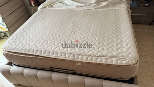 Queen mattress for sale 160x200