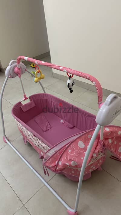 Manually operated baby swing