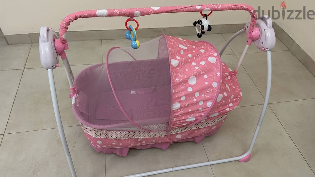 Manually operated baby swing 2