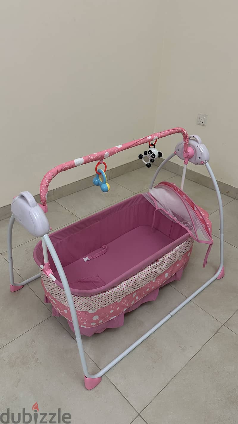 Manually operated baby swing 3