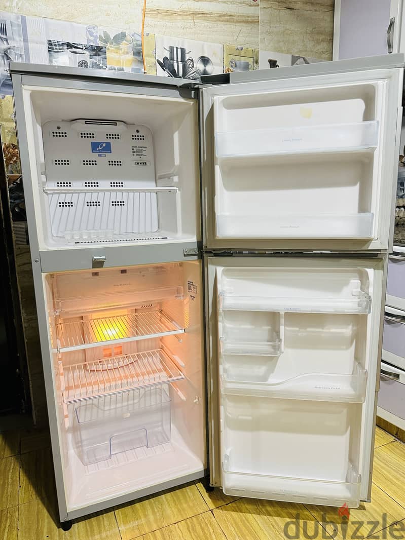 Hitachi Double-Door Refrigerator – OMR 40 1
