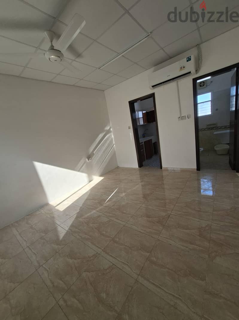studio for rent in alkwiar 33  ستوديو للايجار فى الخوير 33 3