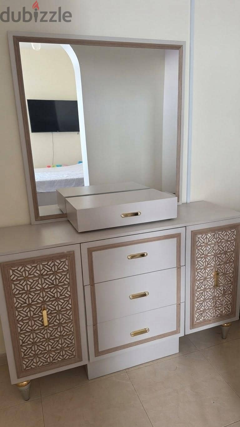 غرفه نوم للبيع المستعجل بحاله ممتازه جدا تتكون من قطع كتيره 4