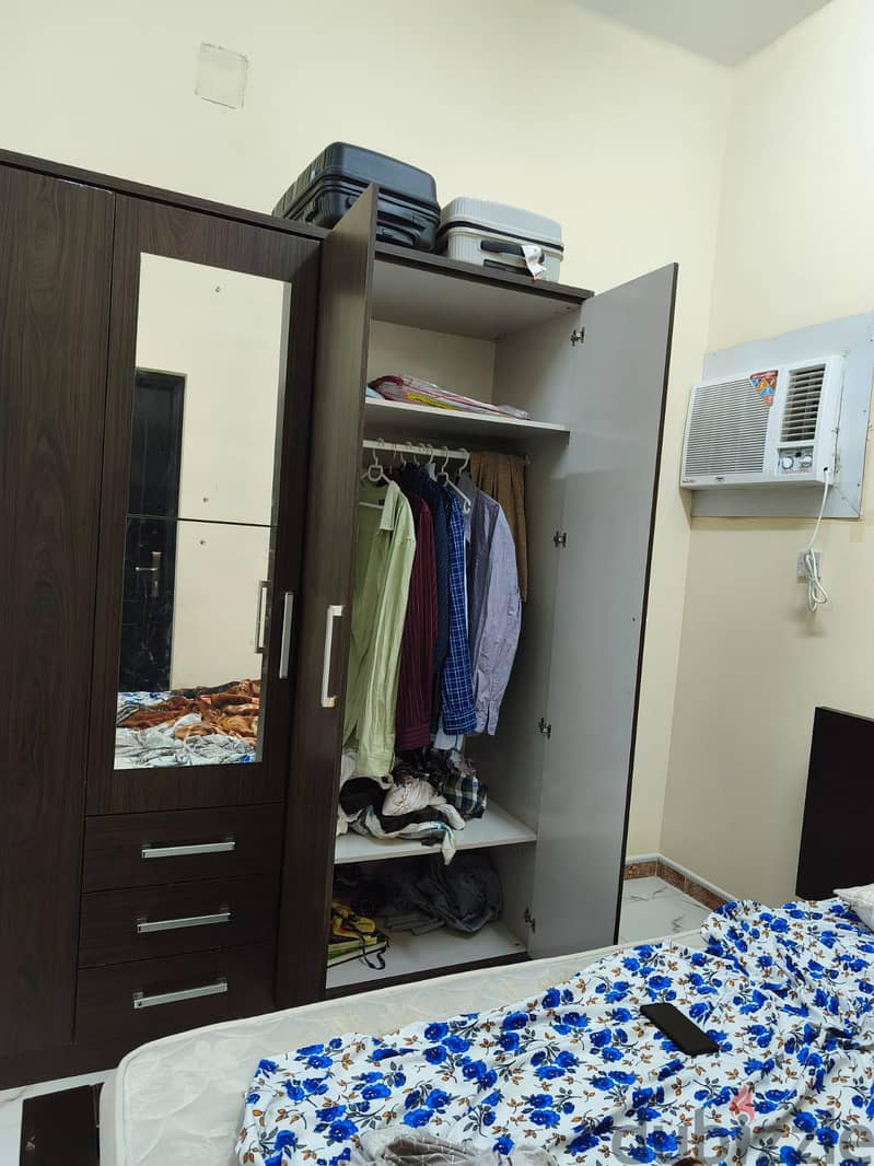 4-Door Wooden Wardrobe with Mirror & Drawers – For Sale 4