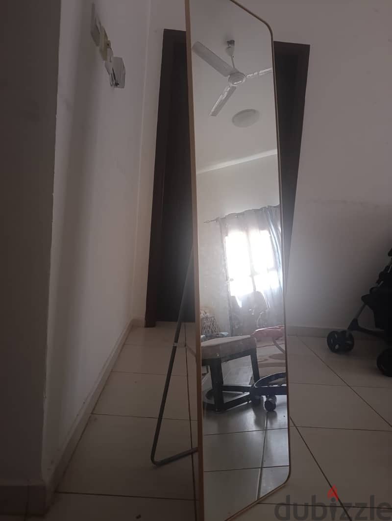 Mirror and stool. 1