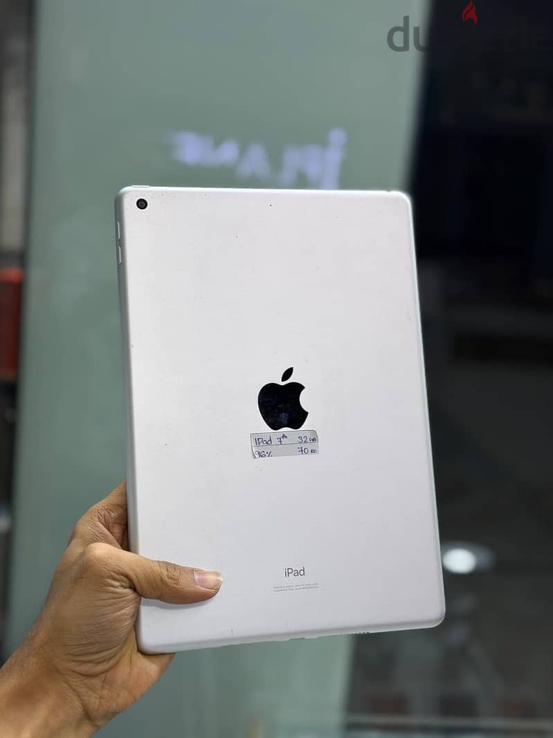Apple iPads - Available at good prices- Good condition 2