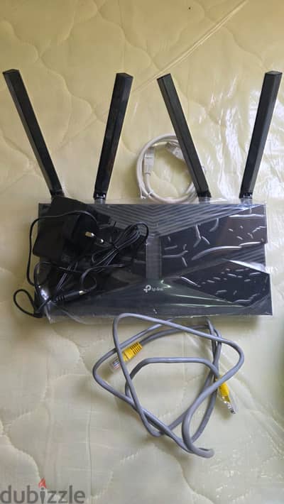 TP Link Router & Cable