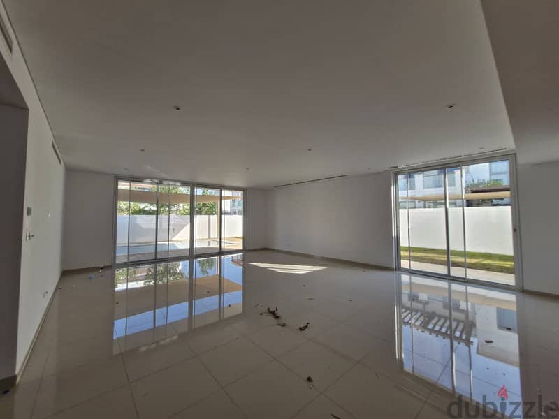 4 BR + Maid’s Room Elegant Spacious Villa in Al Mouj 2