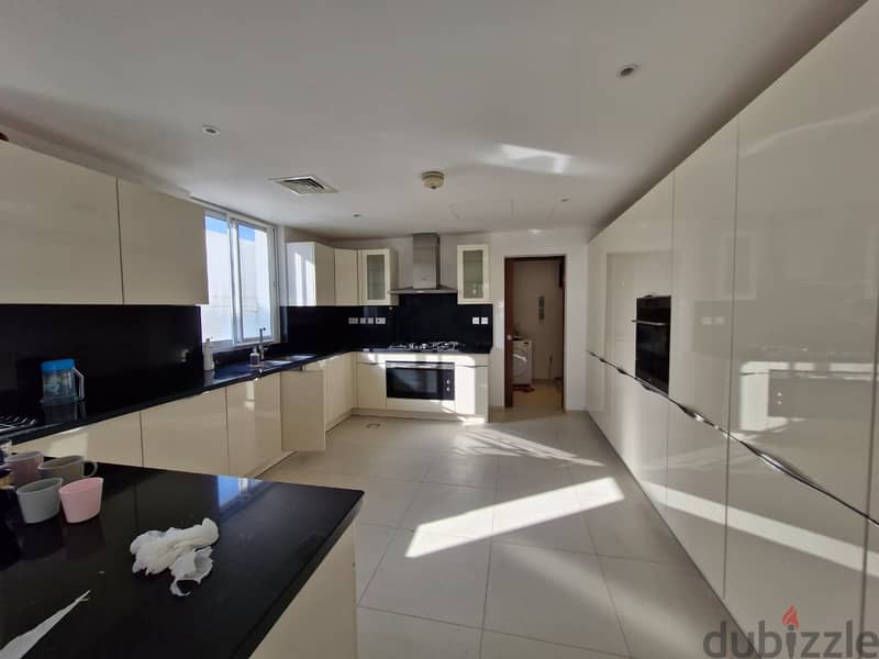 4 BR + Maid’s Room Elegant Spacious Villa in Al Mouj 4