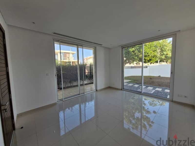 4 BR + Maid’s Room Elegant Spacious Villa in Al Mouj 7
