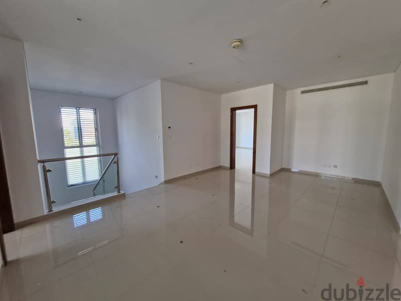 4 BR + Maid’s Room Elegant Spacious Villa in Al Mouj 8