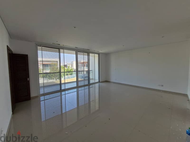 4 BR + Maid’s Room Elegant Spacious Villa in Al Mouj 10