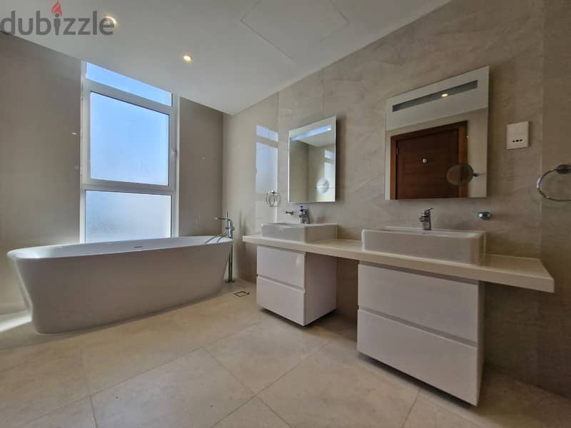 4 BR + Maid’s Room Elegant Spacious Villa in Al Mouj 11