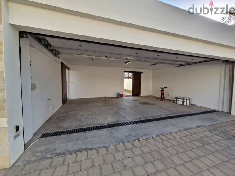4 BR + Maid’s Room Elegant Spacious Villa in Al Mouj 12