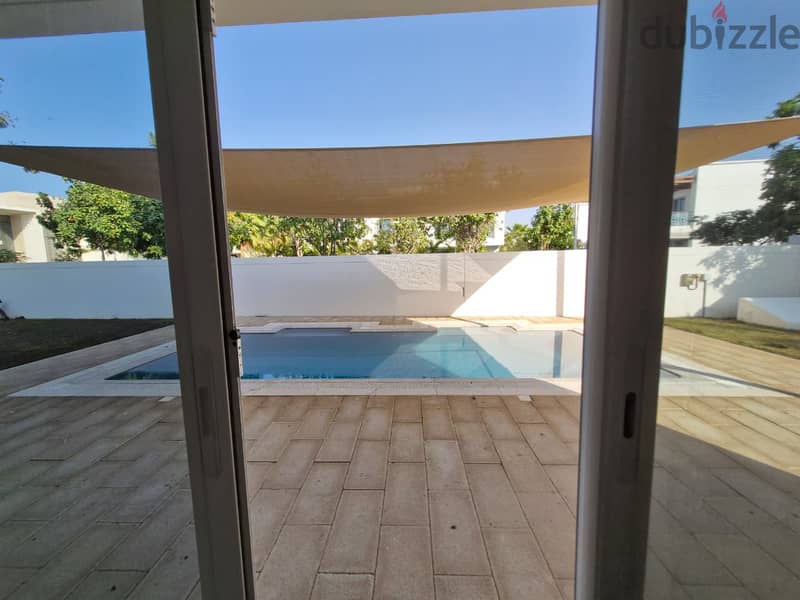 4 BR + Maid’s Room Elegant Spacious Villa in Al Mouj 14