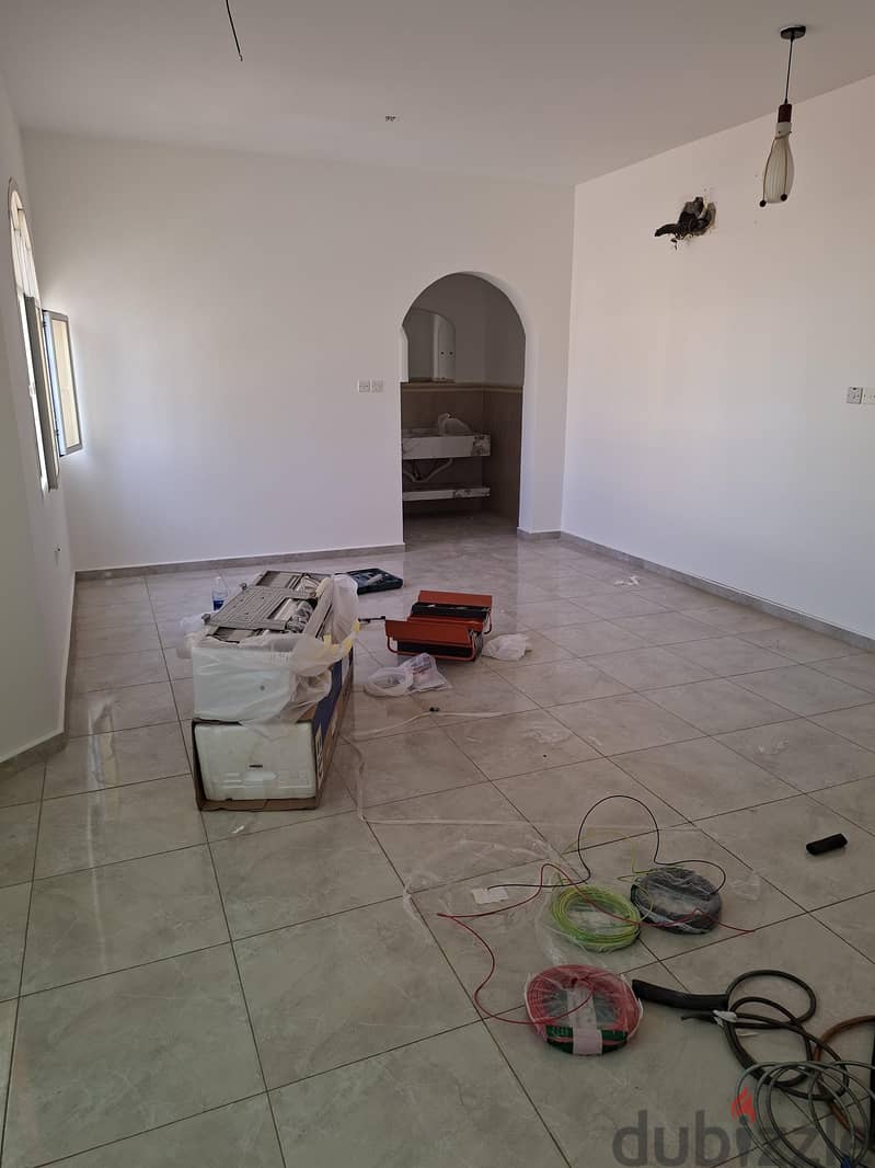 3 Bedrooms Apparemment for rent in Mawaleh South 2