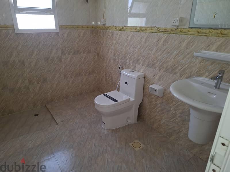 3 Bedrooms Apparemment for rent in Mawaleh South 6