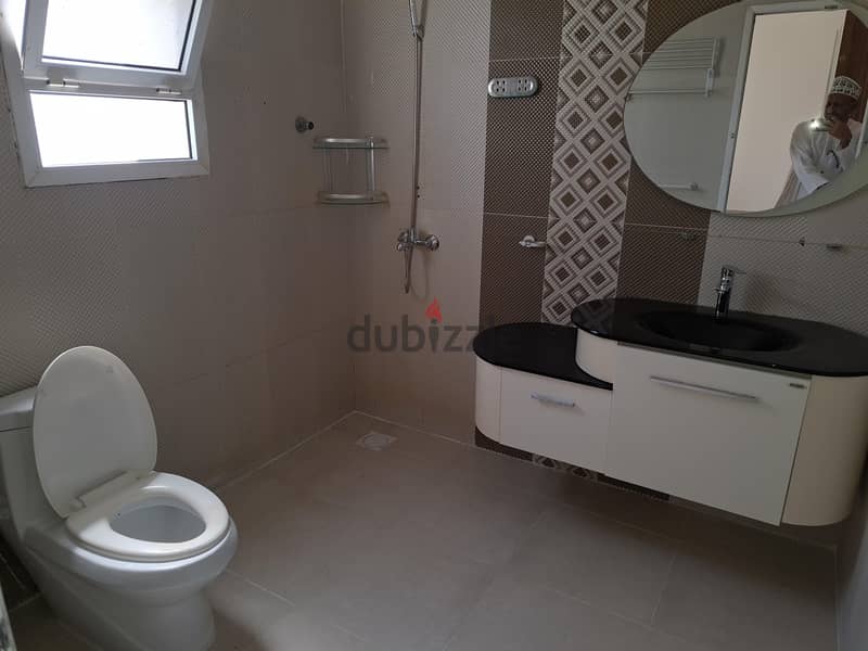 3 Bedrooms Apparemment for rent in Mawaleh South 7