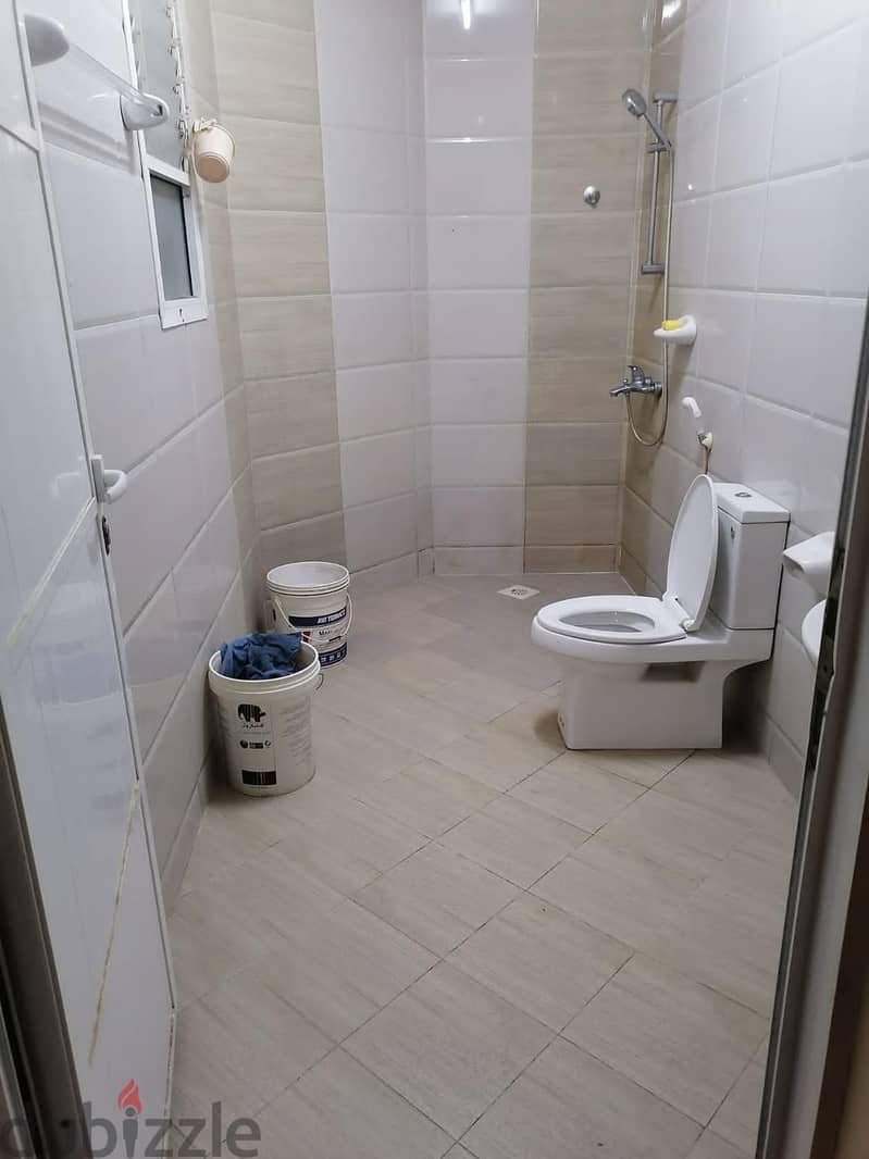 only bachelor bedspread available nicely room attest washroom 4