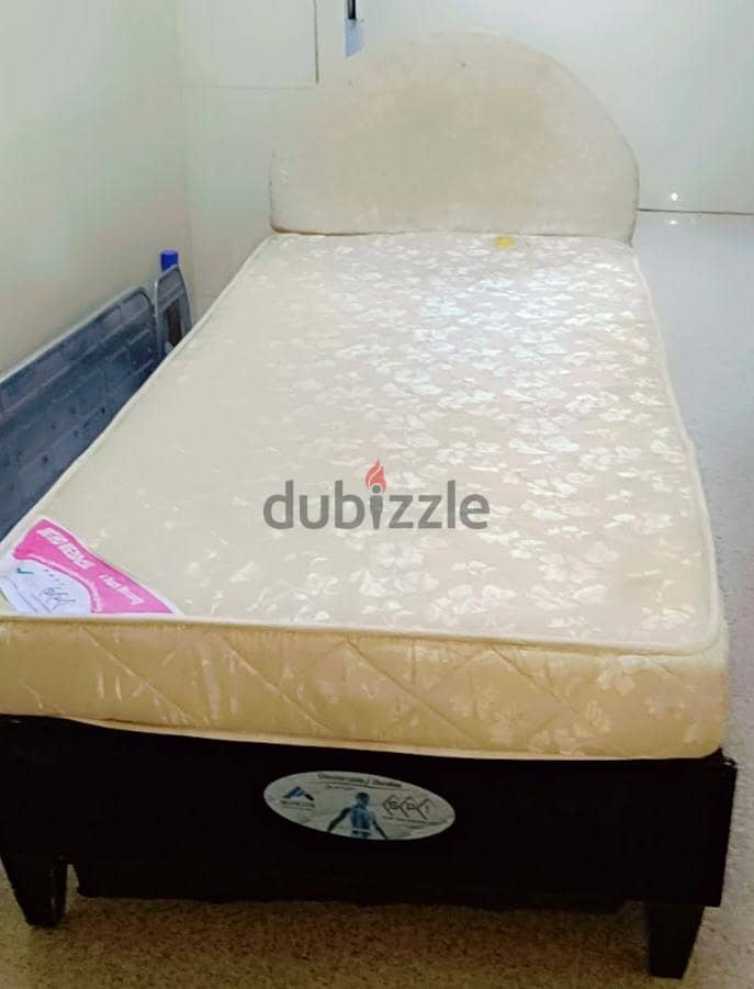 Available 2 Single Beds and 2 Single Mattress for Sale in khuwair 2