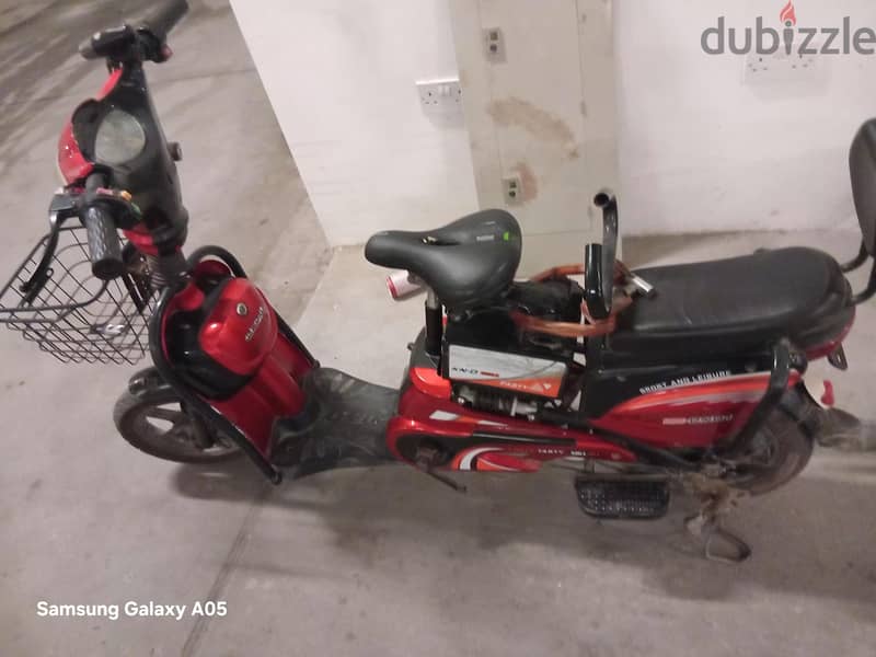 selling electric  scooter 65 riyal 5