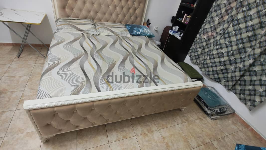 king size bead with matress for sale 2
