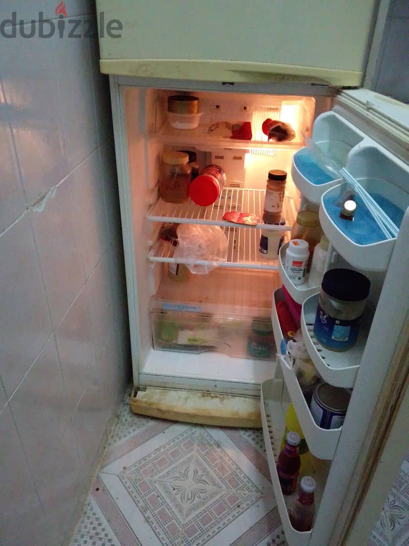 LG refrigerator with 2 doors 2