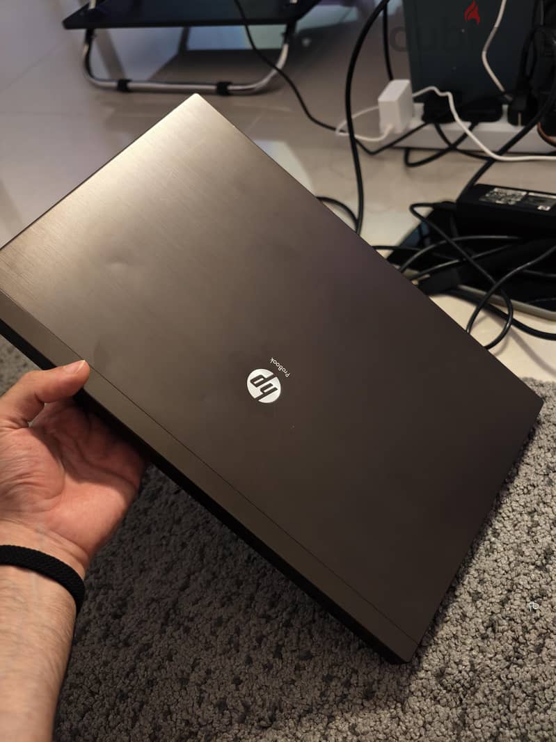 HP laptop (cpu i5/Ram 8/HDD 500/Radeon GPU) 3