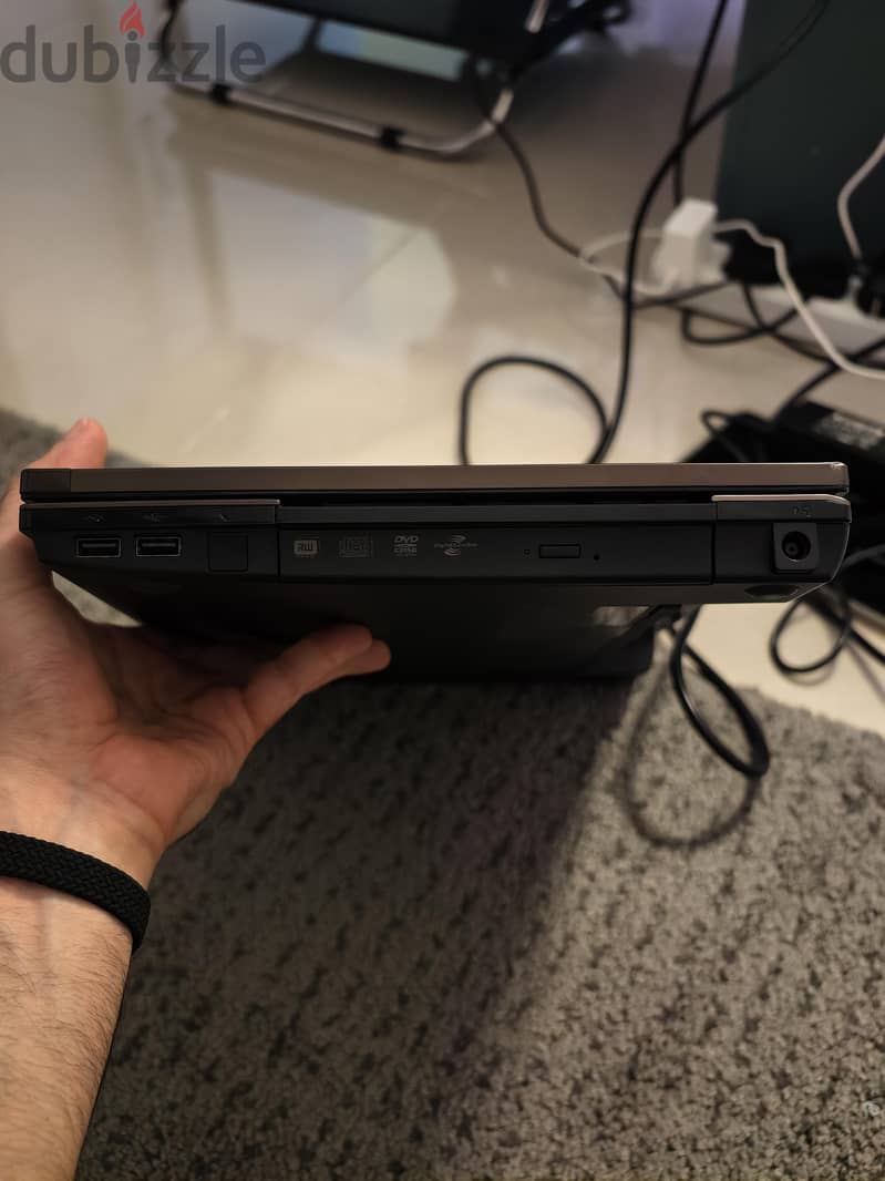HP laptop (cpu i5/Ram 8/HDD 500/Radeon GPU) 4