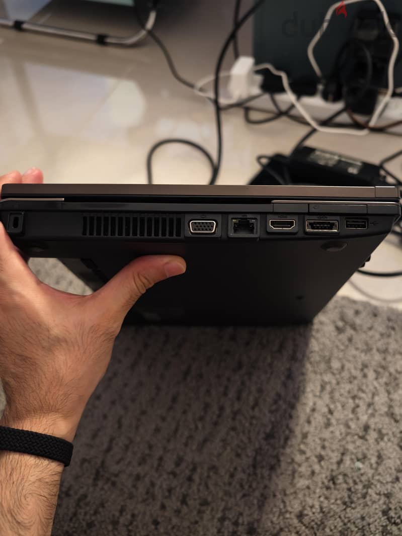 HP laptop (cpu i5/Ram 8/HDD 500/Radeon GPU) 5