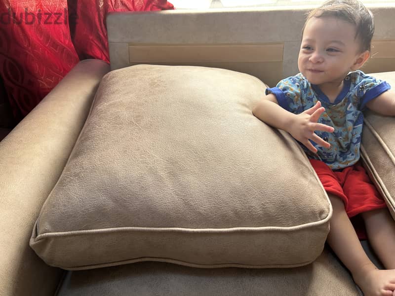 2-Seater Cream Sofa – Excellent Condition 5