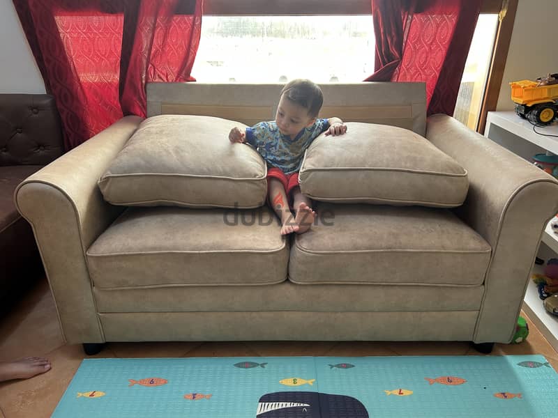 2-Seater Cream Sofa – Excellent Condition 18