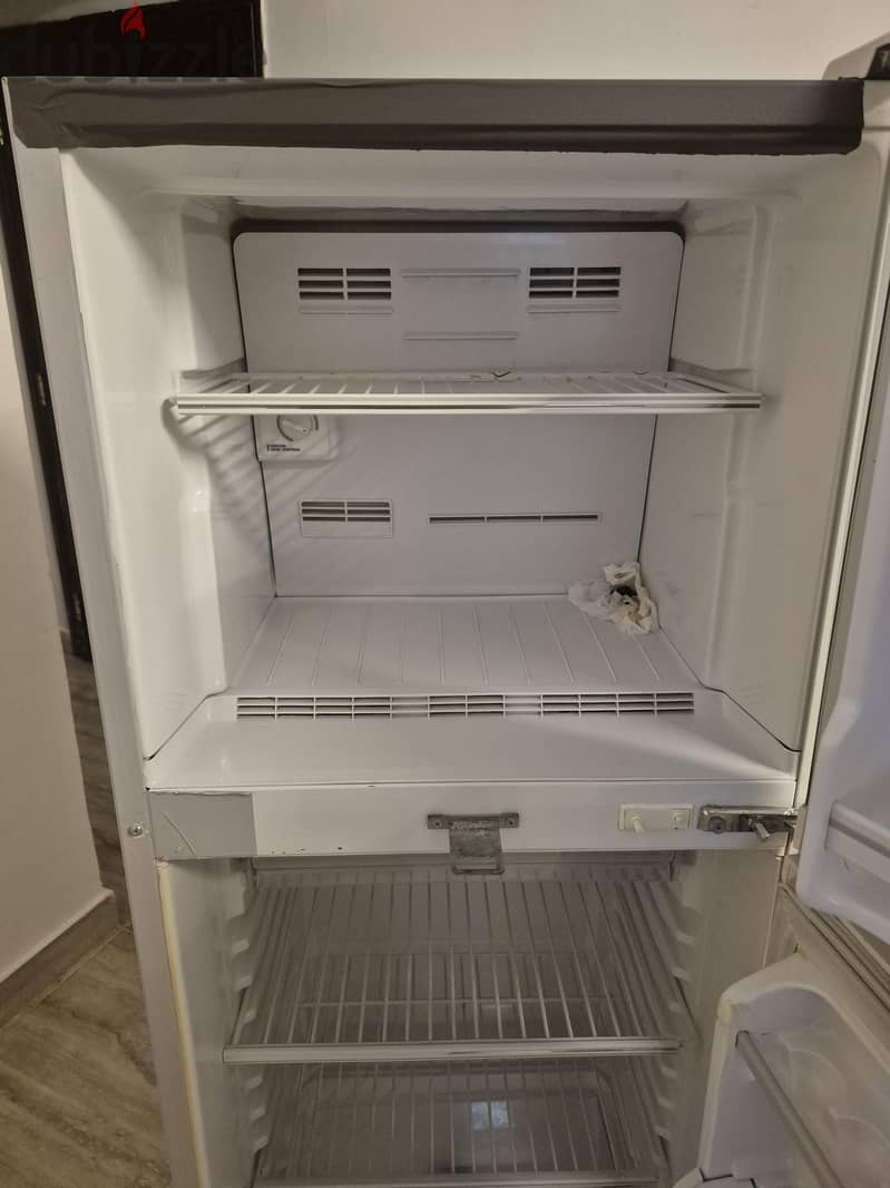 Super General refrigerator for sale ثلاجة للبيع 1