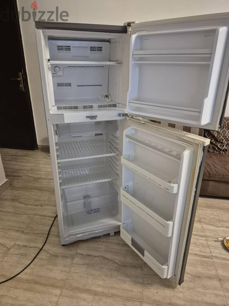 Super General refrigerator for sale ثلاجة للبيع 2